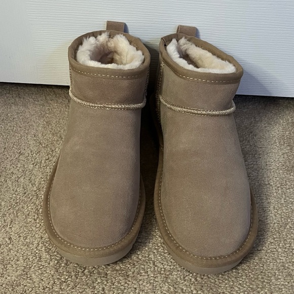 ugg style slippers - Picture 2 of 4